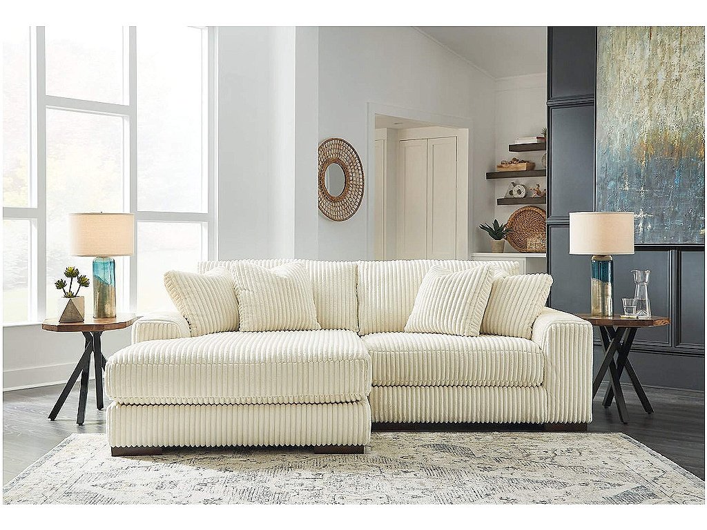 Lindyn 2-Piece Sectional with Chaise