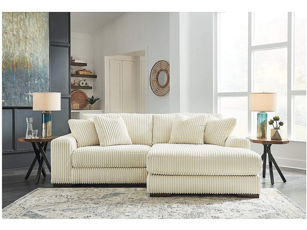 Lindyn 2-Piece Sectional with Chaise