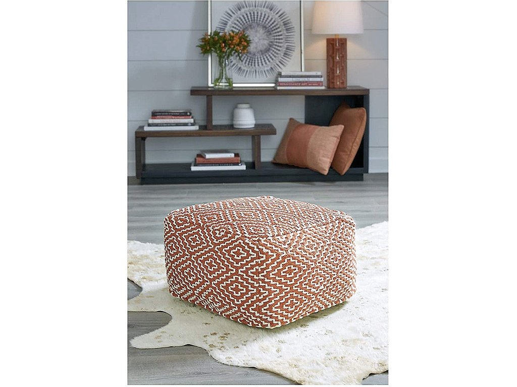 Brynnsen Pouf