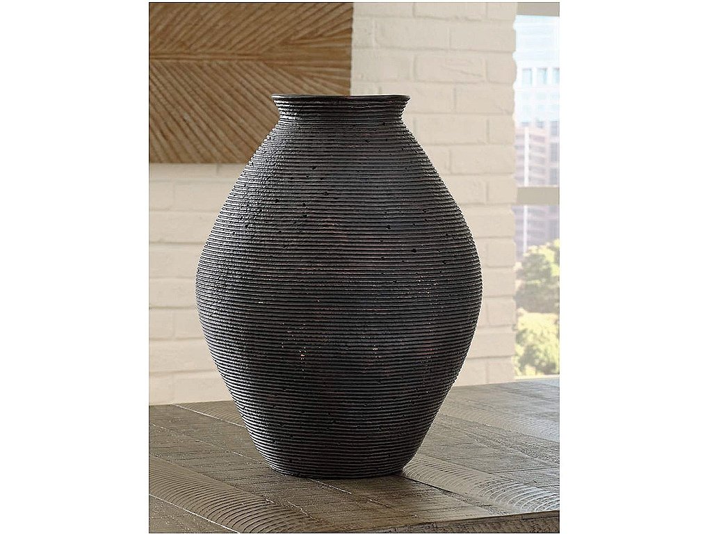 Hannela Vase