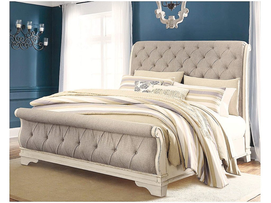 Realyn King Sleigh Bed