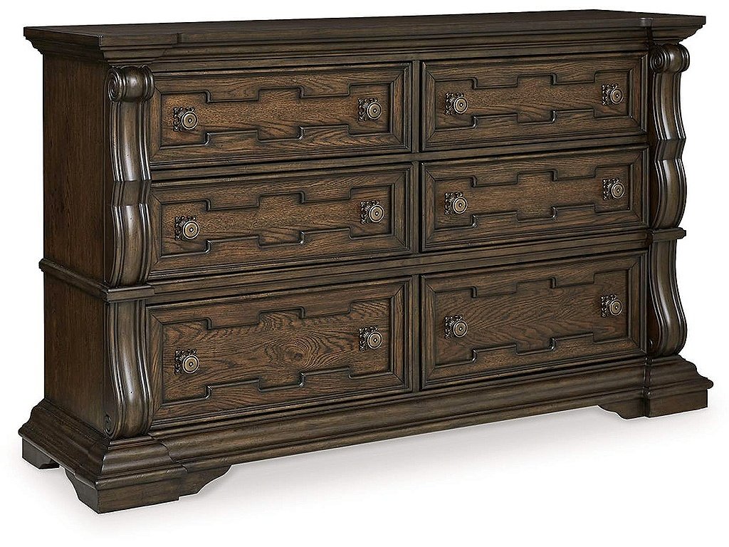 Maylee Dresser