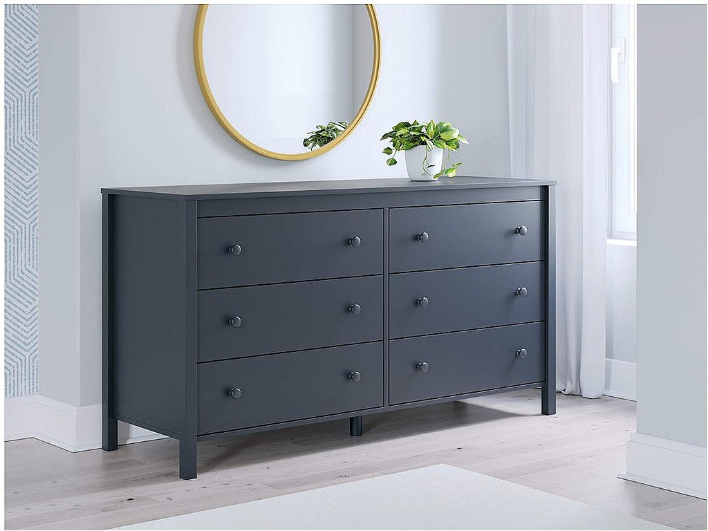 Simmenfort Dresser