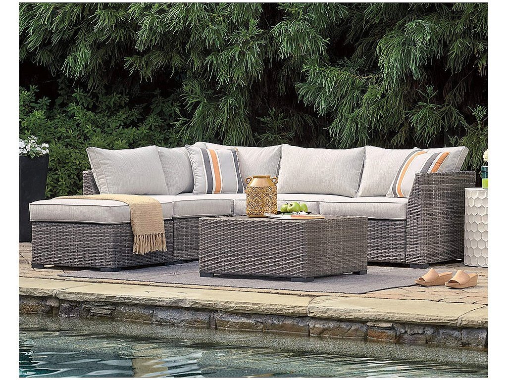 Cherry Point 4-piece Outdoor Sectional Set