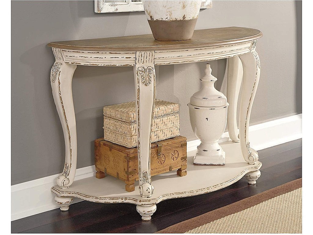 Realyn Sofa Table